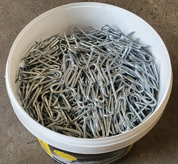 Barbed Fence Staples Extra Wide 50 x 4mm x 20kg Bucket (72 per kg)